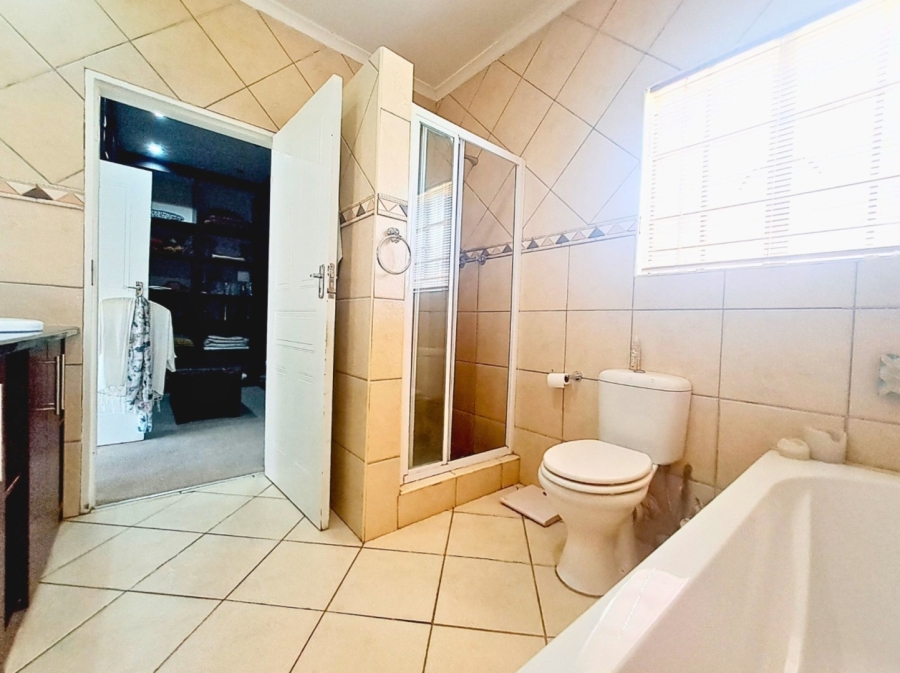 4 Bedroom Property for Sale in Safari Gardens North West